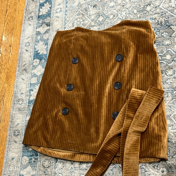 Skirt - Picture 2 of 3